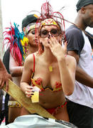 th_269936913_RihannaCelebutopia_net33_122_1034lo.jpg