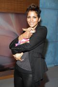 th_61930_HalleBerryVariousCandids201343_122_1053lo.jpg