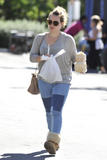 th_13934_Preppie_Hilary_Duff_shops_for_toys_before_grabbing_some_freshly_prepared_coconut_10_122_1152lo.jpg