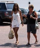 th_50294_Halle_Berry_shopping_with_her_mother_in_Hollywood_20_122_66lo.jpg