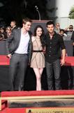 th_82895_KristenStewart_Nov2011_046_122_894lo.jpg