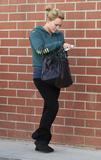 th_72596_Preppie_-_Hilary_Duff_out_to_lunch_in_Studio_City_-_Feb._11_2010_320_122_964lo.jpg