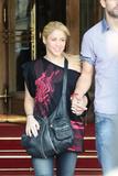 th_04576_celebrity_paradise.com_TheElder_Shakira2011_06_15_leavingtheRitzhotelinParis6_122_988lo.jpg