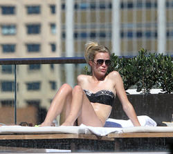 http://img218.imagevenue.com/loc988/th_106231445_BrooklynDecker_BikiniSydney_April8_2012_15_122_988lo.jpg
